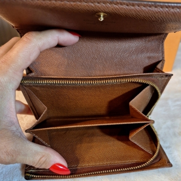 Louis Vuitton Porte Monnaie Tresor Wallet - Picture 16 of 17